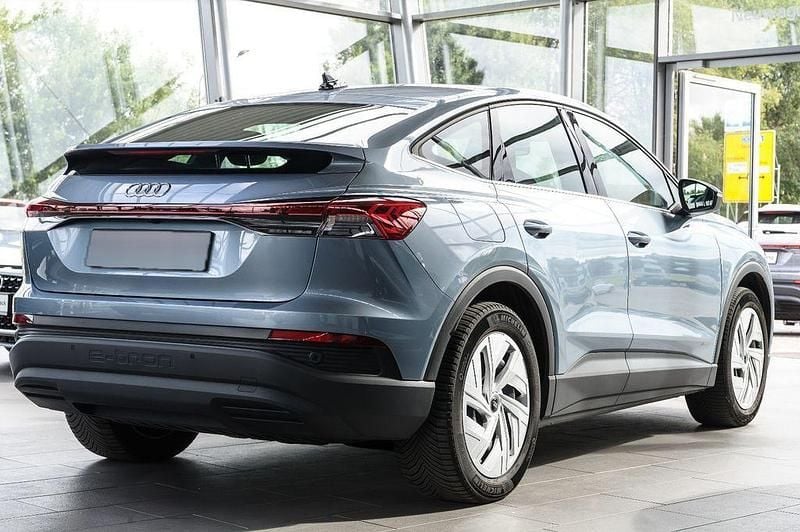 Blau metallic Gebraucht 2022 Audi Q4 Sportback e-tron Ambiente SUV | 29.220 € (Fairer Preis) - Bild 1/4