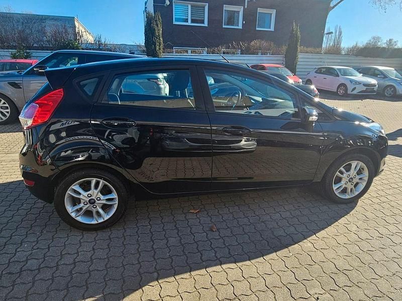 Gebraucht Ford Fiesta Celebration 101 PS (74 kW) 2017 Schwarz Limousine