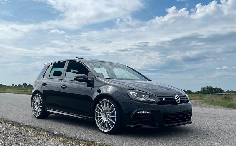 Gebraucht VW Golf VI R 271 PS (199 kW) 2011 Schwarz Kleinwagen