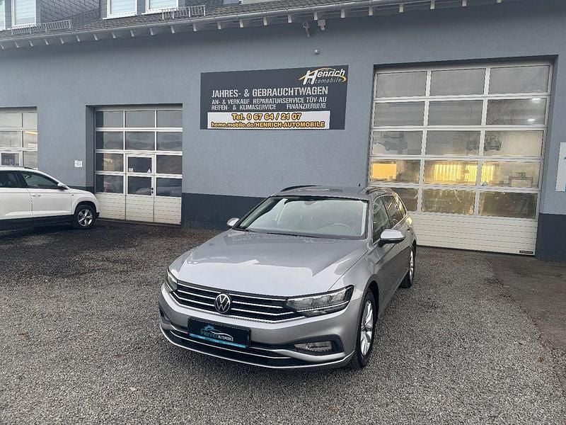 Silber Gebraucht 2021 VW Passat Business Kombi | 18.999 € (Guter Preis) - Bild 1/4