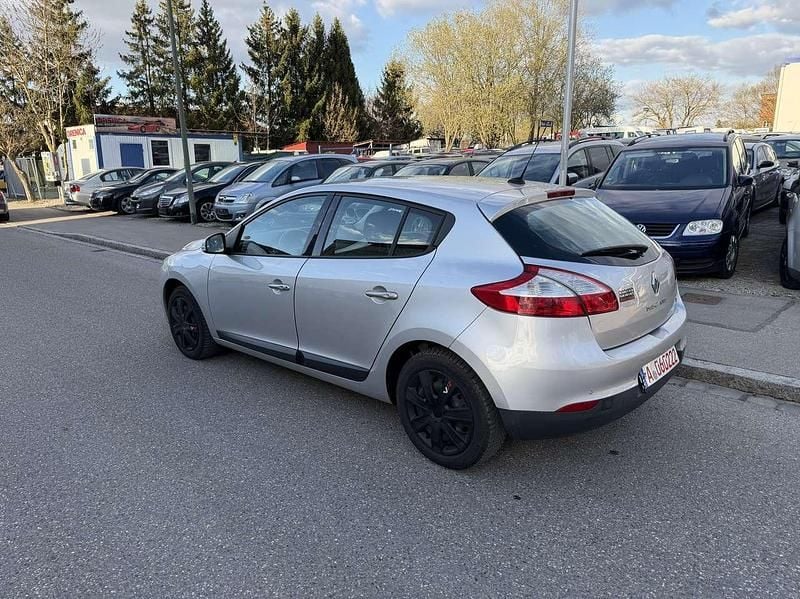 Gebraucht Renault Mégane III Dynamique 131 PS (96 kW) 2009 Platingrau Kleinwagen
