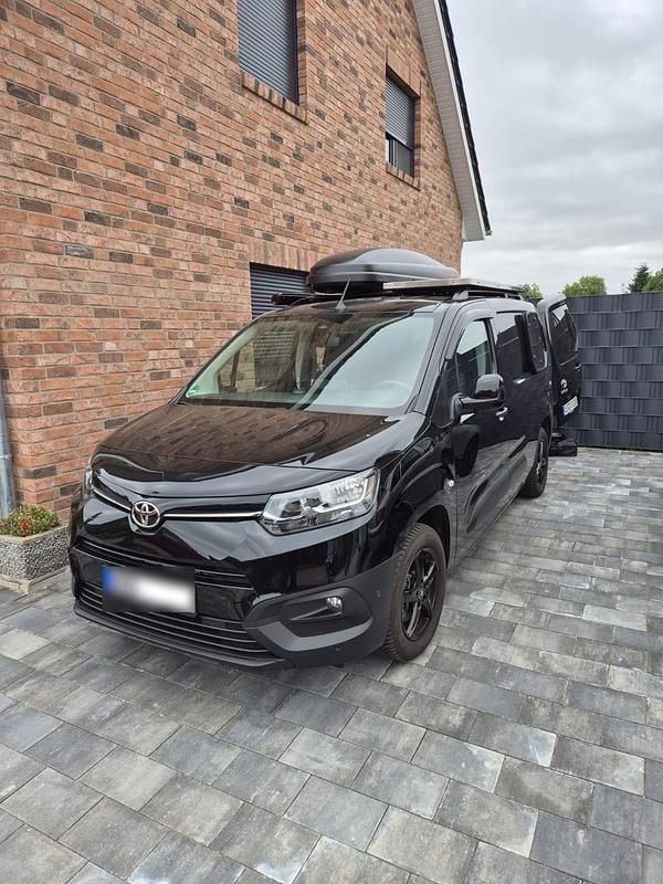 Schwarz Gebraucht 2022 Toyota Proace City City Van | 35.900 € - Bild 1/4