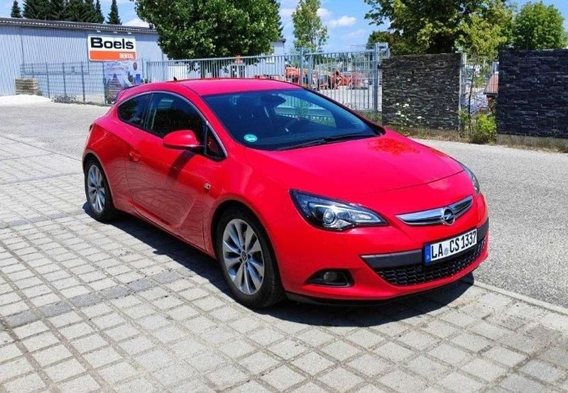 Rot Gebraucht 2012 Opel Astra GTC Limousine | 6.099 € (Fairer Preis) - Bild 1/4