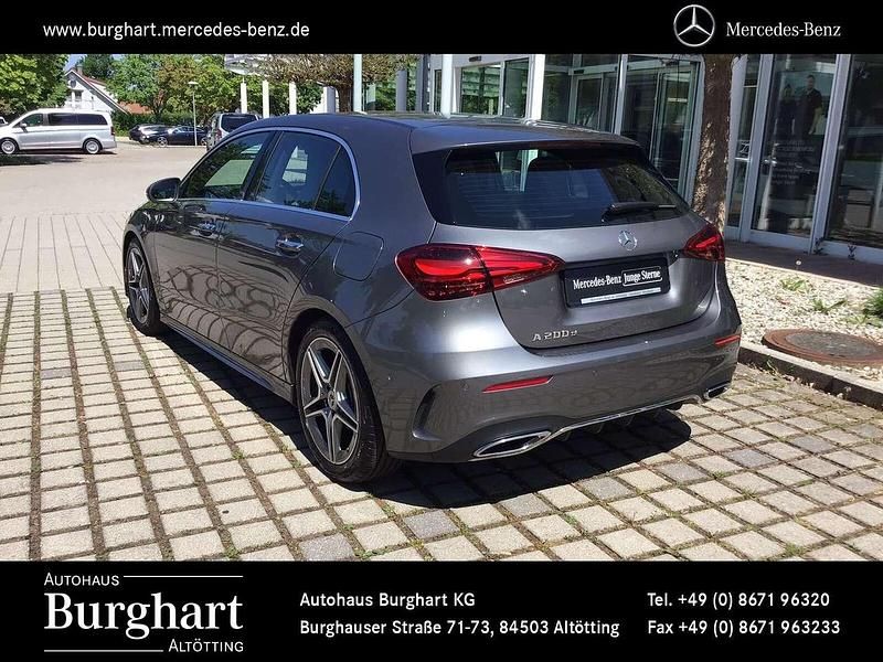 Gebraucht Mercedes A200 Advanced 150 PS (110 kW) 2024 lack mountaingrau Limousine