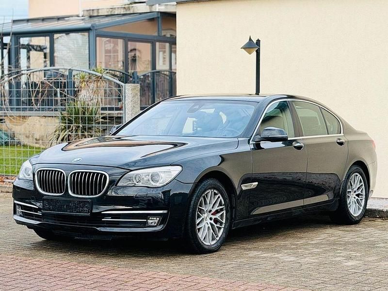 Gebraucht BMW 750 Comfort Edition 381 PS (280 kW) 2015 Schwarz Limousine