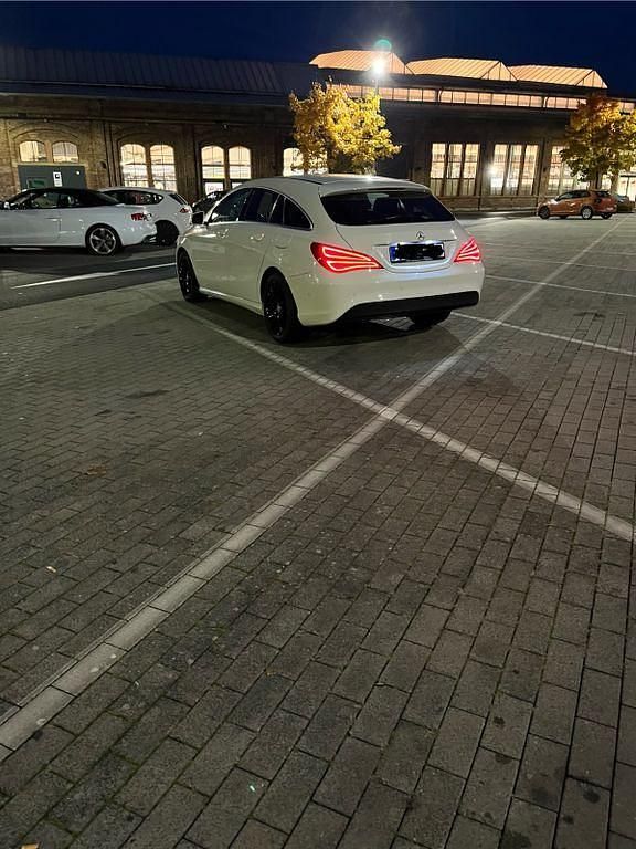 Weiß Gebraucht 2016 Mercedes CLA180 Shooting Brake Kombi | 15.500 € (Fairer Preis) - Bild 1/4