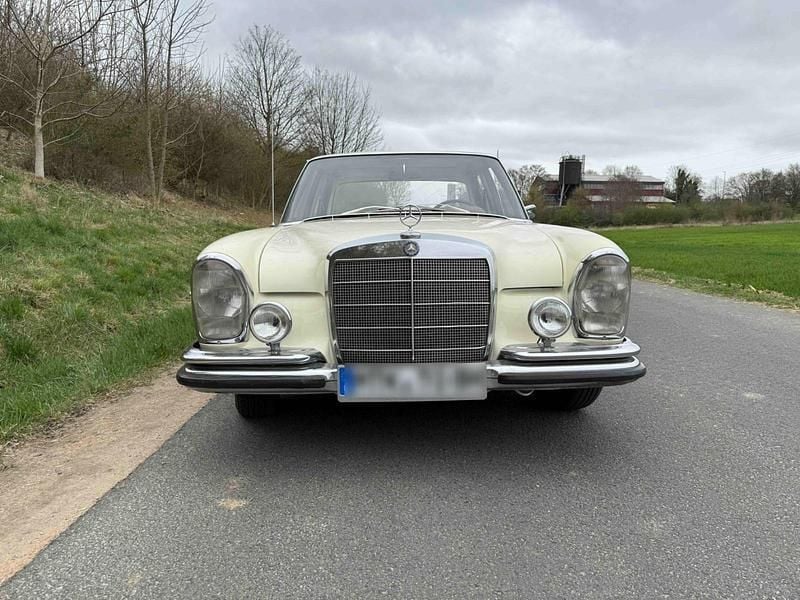 Beige Gebraucht 1967 Mercedes W108 Limousine | 12.000 € - Bild 1/4