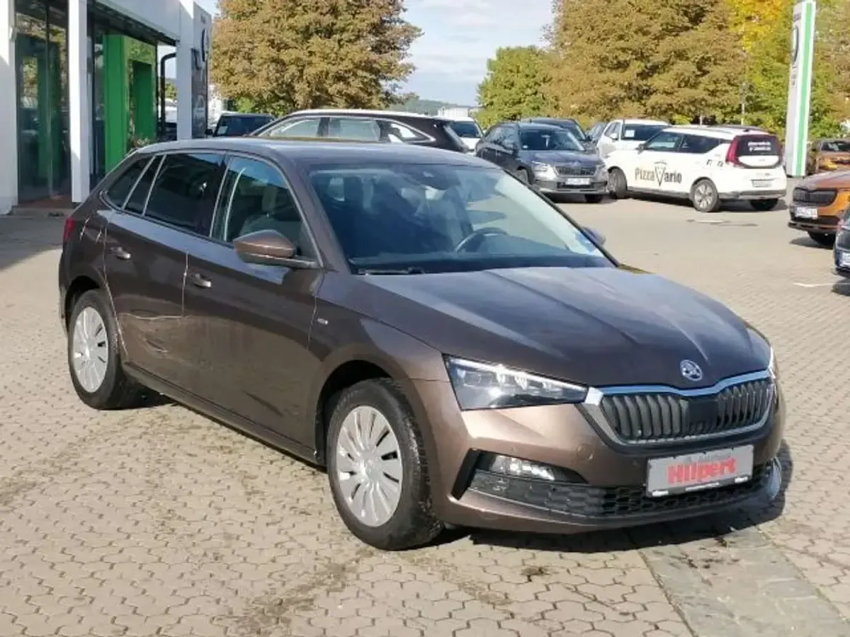 Gebraucht Skoda Scala Drive 90 PS (66 kW) 2020 Maple braun metallic Kleinwagen