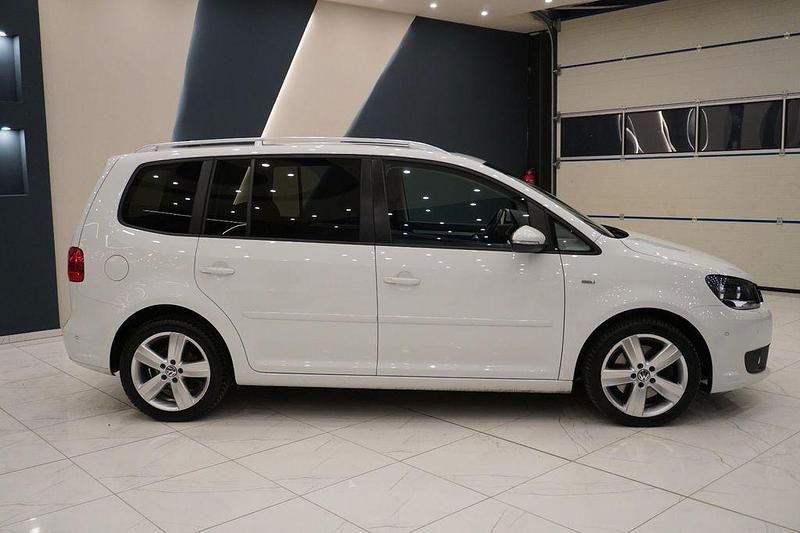 Gebraucht VW Touran Life 140 PS (102 kW) 2014 Weiß Van / Kleinbus