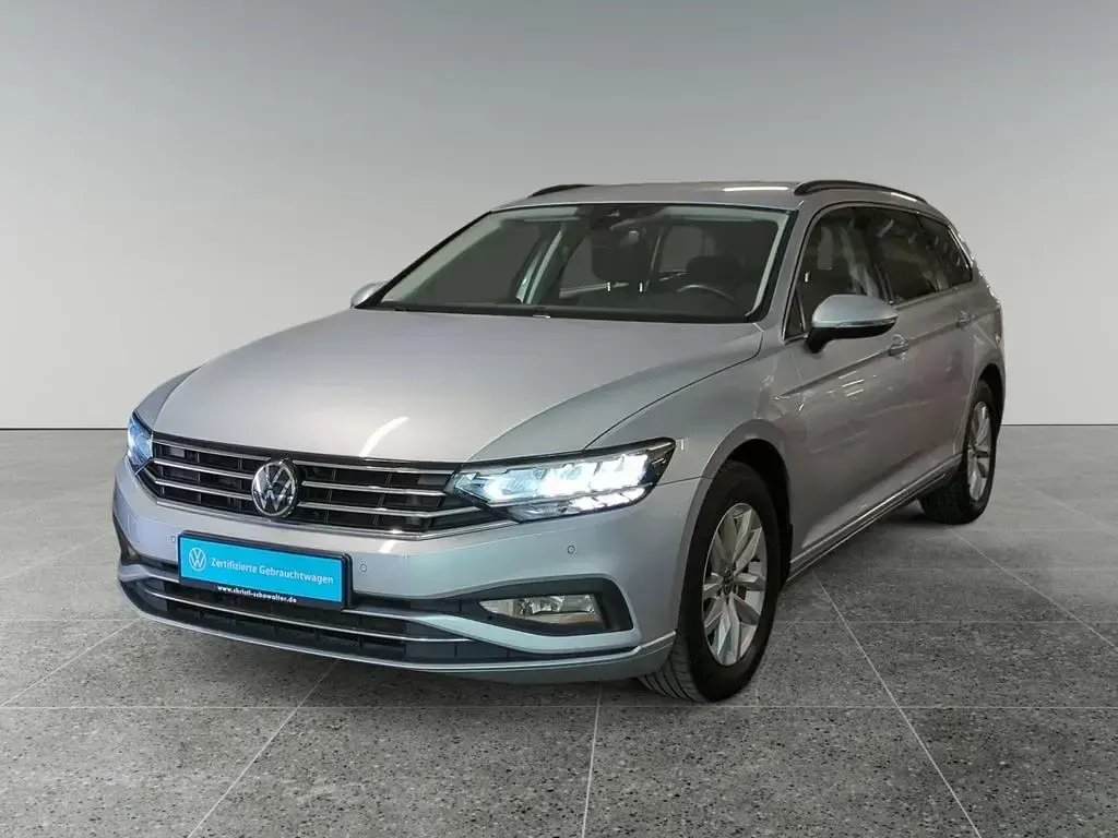 Gebraucht VW Passat Business 150 PS (110 kW) 2023 Scale silver metallic Kombi