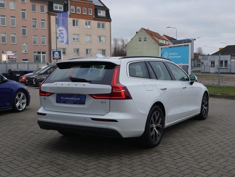 Gebraucht Volvo V60 Core 197 PS (144 kW) 2024 Andere Kombi