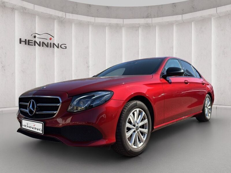 Rot Gebraucht 2017 Mercedes E200 Avantgarde Limousine | 27.880 € (Fairer Preis) - Bild 1/4