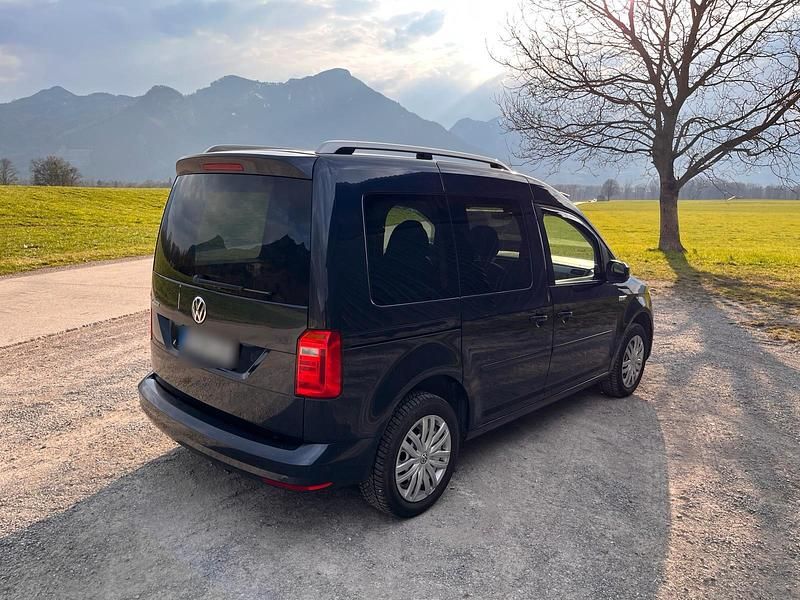 Gebraucht VW Caddy Comfortline 125 PS (91 kW) 2015 Blau Van / Kleinbus