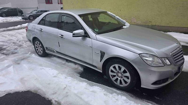Second-hand Mercedes E200 184 CP (135 kW) 2011 Bej Berlinǎ