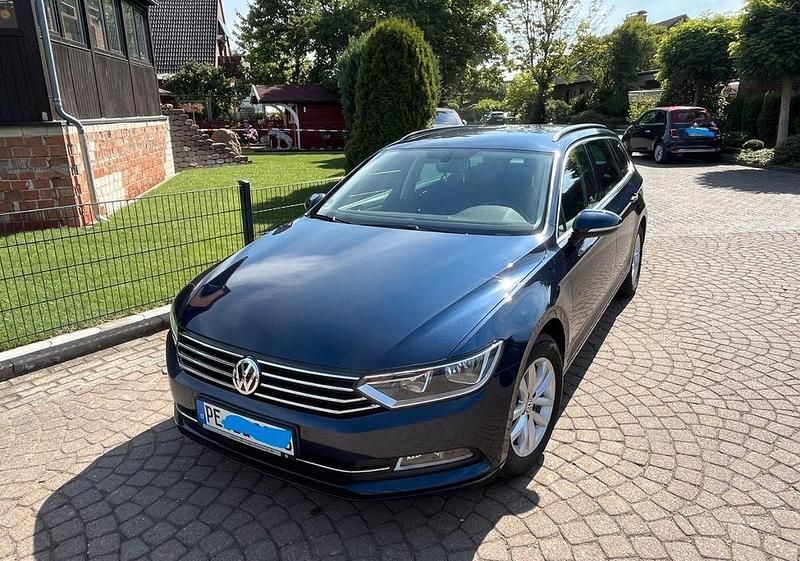 Blau Gebraucht 2015 VW Passat Comfortline Kombi | 13.850 € (Fairer Preis) - Bild 1/4