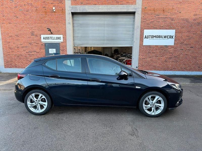Gebraucht Opel Astra Dynamic 125 PS (91 kW) 2018 Blau Limousine