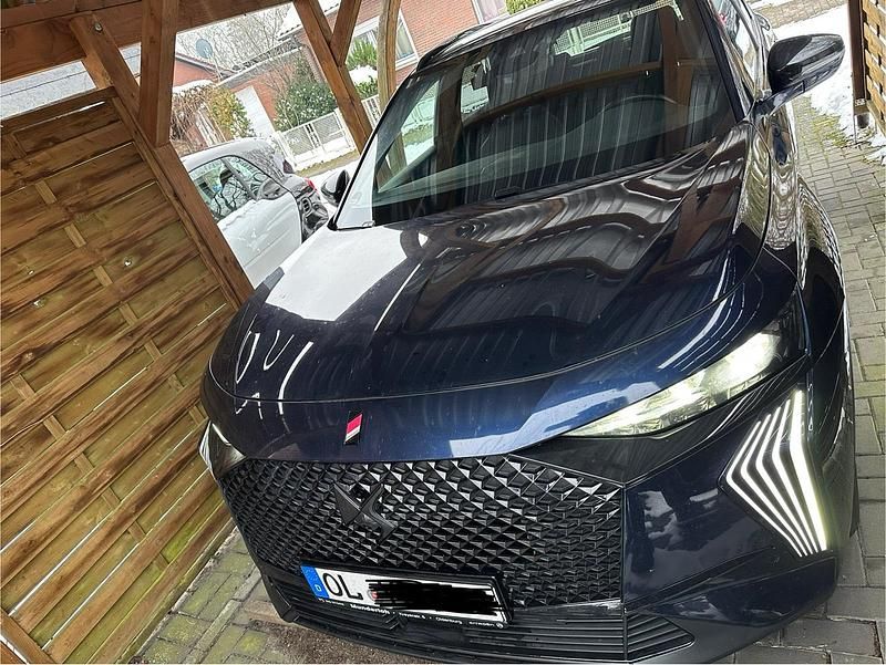 Blau Gebraucht 2024 DS Automobiles DS7 Crossback Performance Line Plus SUV | 32.000 € (Etwas zu teuer) - Bild 1/4