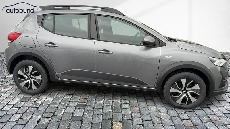 Neu Dacia Sandero Expression 91 PS (66 kW) 2025 Grau SUV