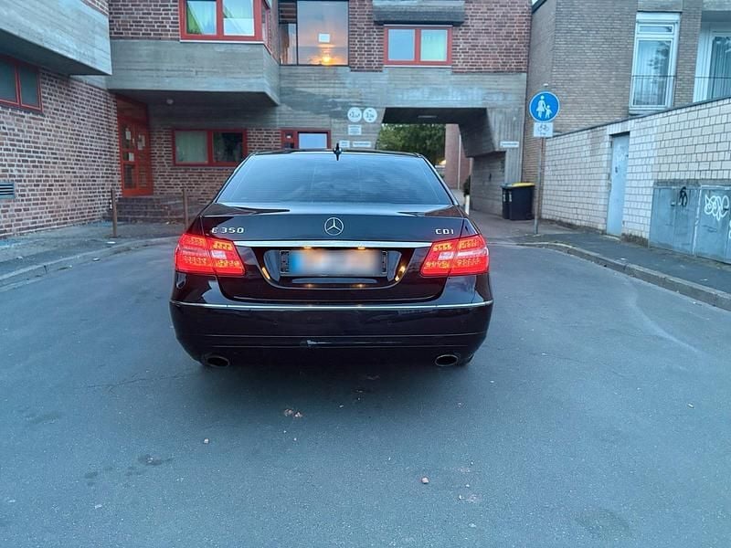 Gebraucht Mercedes E350 231 PS (169 kW) 2009 Schwarz Limousine