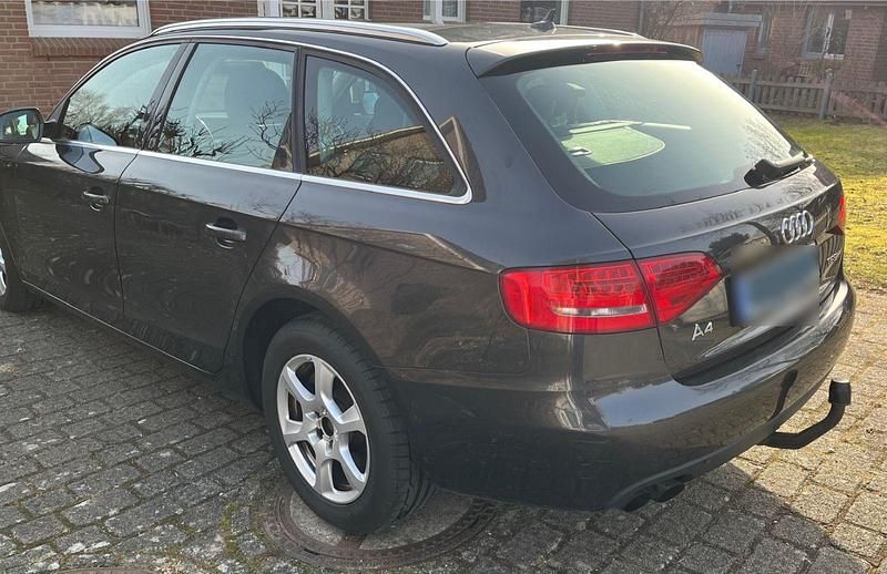 Gebraucht Audi A4 Attraction 160 PS (117 kW) 2011 Grau Kombi