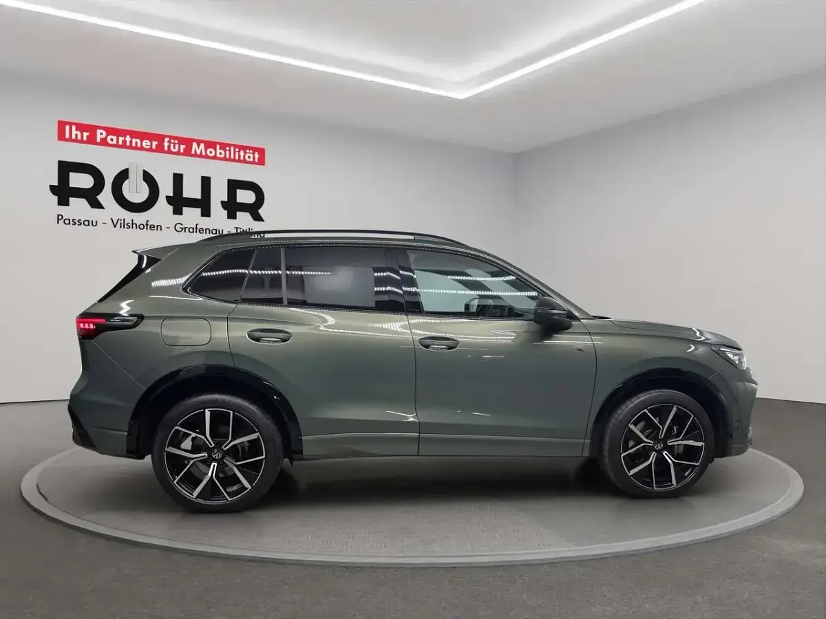 Gebraucht VW Tiguan R-line 265 PS (194 kW) 2025 Cipressinogrün metallic SUV