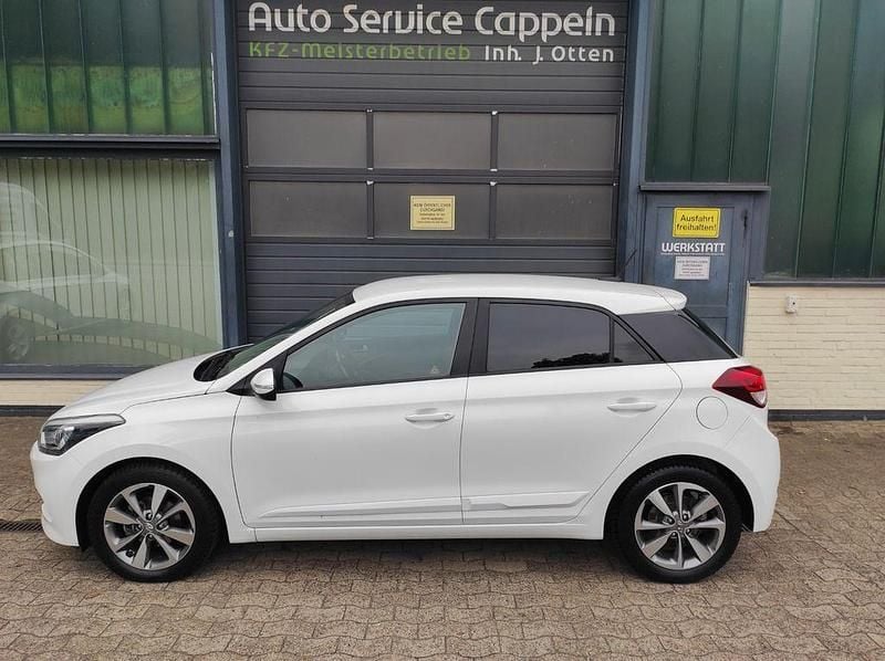 Polar white Gebraucht 2017 Hyundai i20 YES! Limousine | 8.290 € (Fairer Preis) - Bild 1/4
