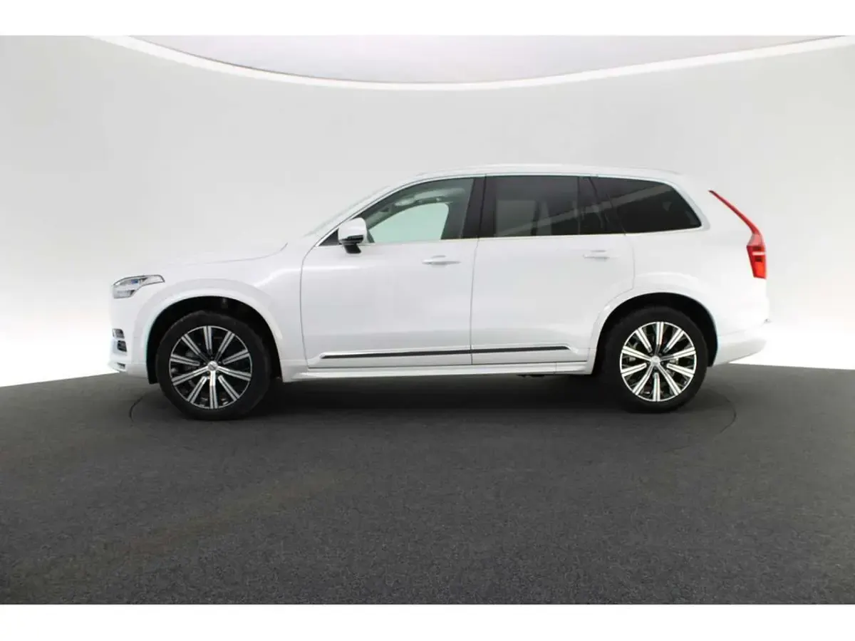 Używany Volvo XC90 Plus 235 KM (172 kW) 2023 Biały SUV