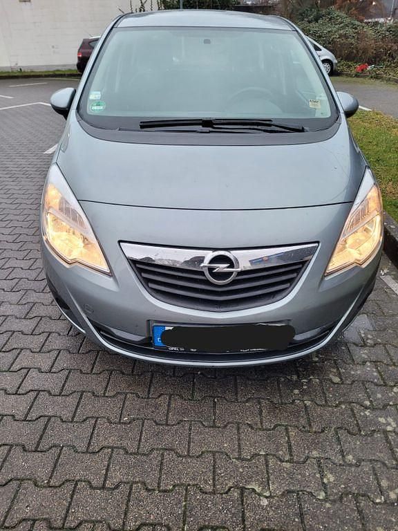Grau Gebraucht 2011 Opel Meriva Color Edition Van / Kleinbus | 4.499 € (Fairer Preis) - Bild 1/4