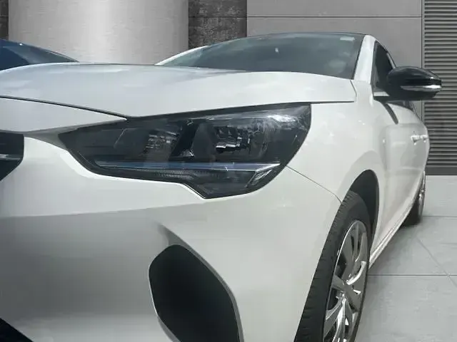 Gebraucht Opel Corsa-e Edition 100 kW (136 PS) 2023 Lack weiss banquise/typ aussen Kleinwagen