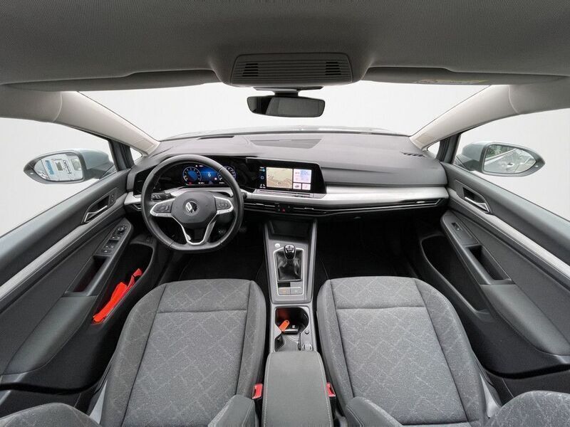 Gebraucht VW Golf VIII Life 131 PS (96 kW) 2021 Grau Kombi