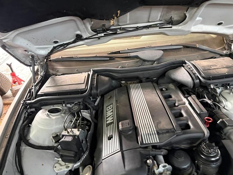 Gebraucht BMW 525 192 PS (141 kW) 2002 Silber Kombi