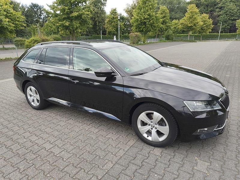 Schwarz Gebraucht 2018 Skoda Superb Ambition Kombi | 14.900 € (Superpreis) - Bild 1/4