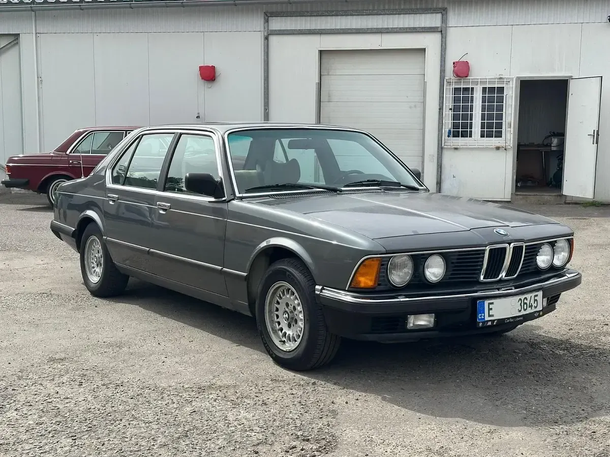 Używany BMW 732 198 KM (145 kW) 1985 Szary Sedan/Limuzyna