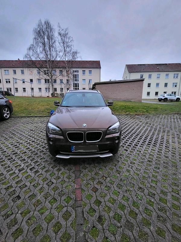 Braun Gebraucht 2010 BMW X1 SUV | 8.000 € (Guter Preis) - Bild 1/4