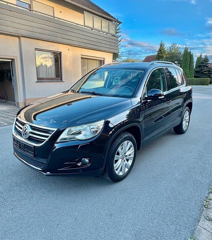 Schwarz Gebraucht 2011 VW Tiguan Team SUV | 6.499 € (Guter Preis) - Bild 1/4