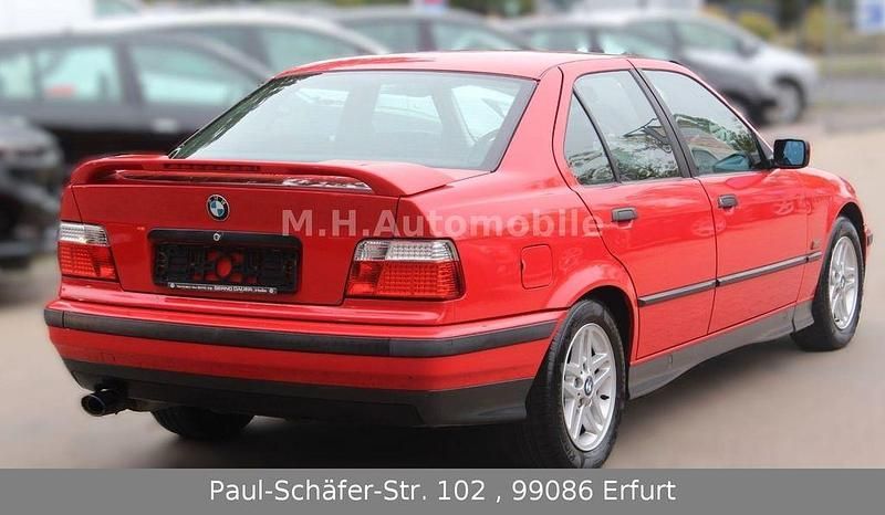 Gebraucht BMW 318 116 PS (85 kW) 1994 Rot Limousine
