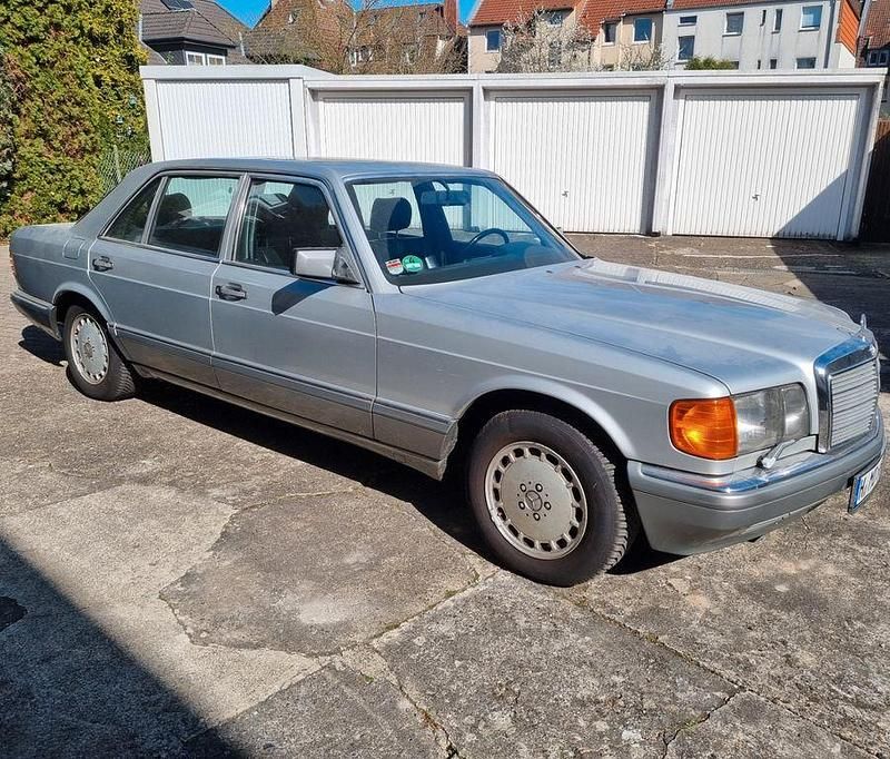 Silber Gebraucht 1986 Mercedes 300 Limousine | 8.000 € - Bild 1/4