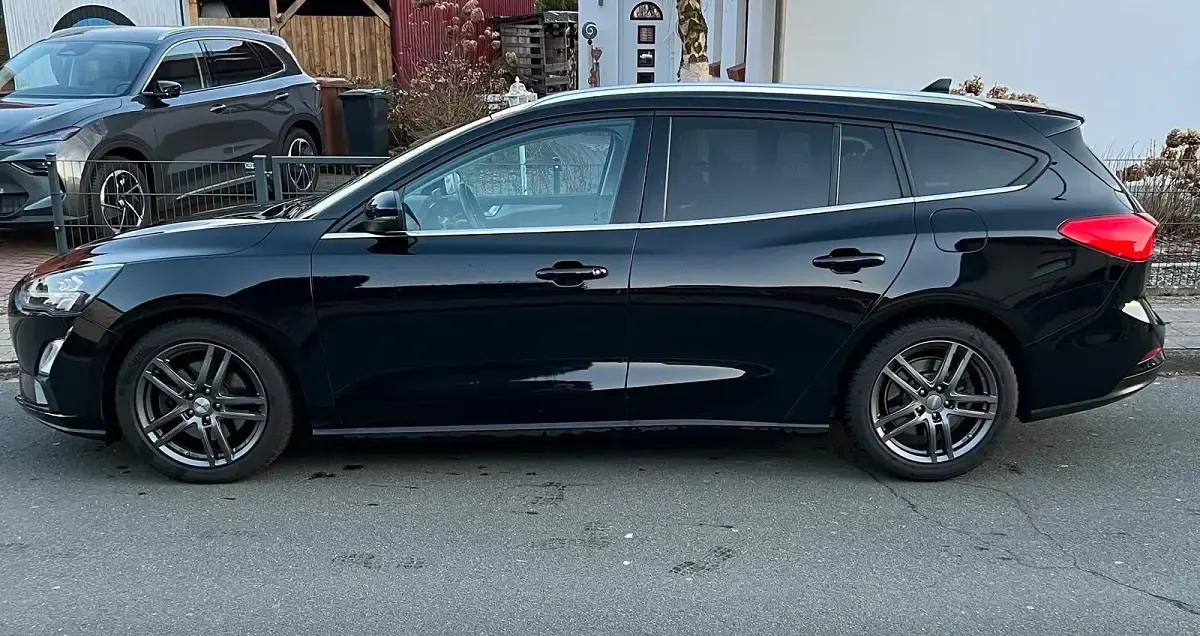 Gebraucht Ford Focus Titanium 150 PS (110 kW) 2020 Schwarz Kombi