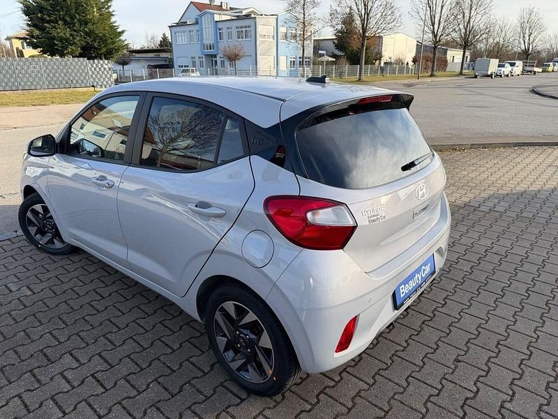 Neu Hyundai i10 79 PS (58 kW) 2025 Grau Kleinwagen