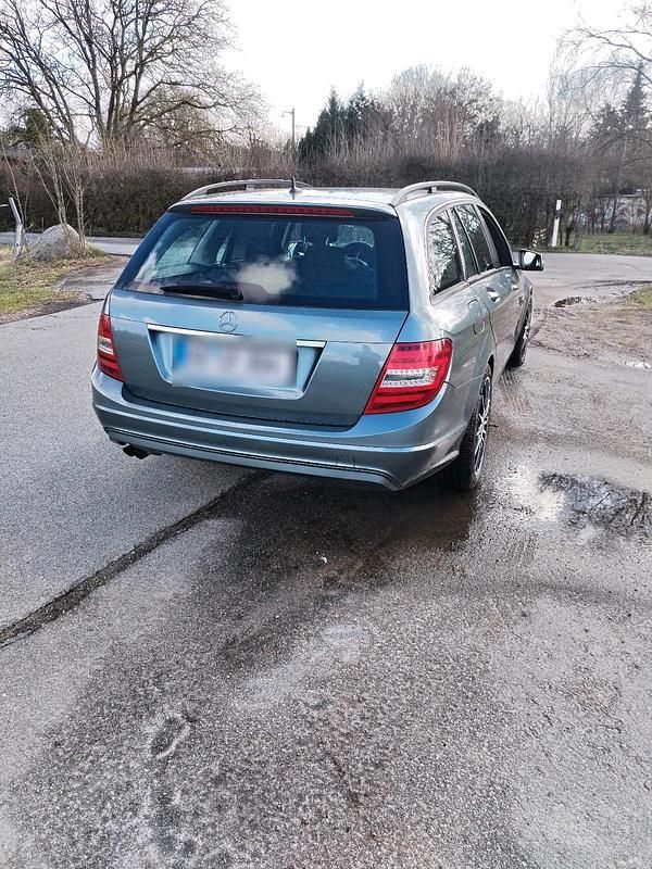 Gebraucht Mercedes 200 2011 Blau Kombi
