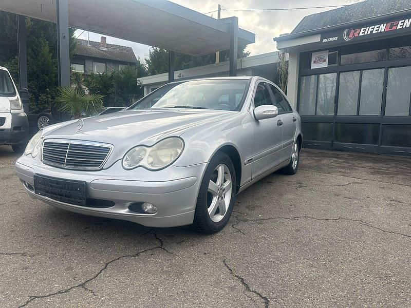 Silber Gebraucht 2005 Mercedes C220 Classic Limousine | 2.599 € - Bild 1/4