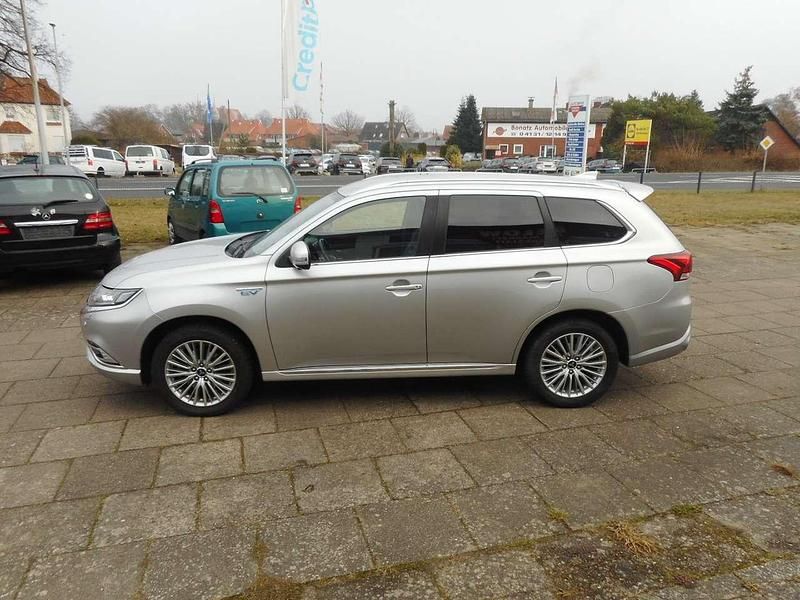 Gebraucht Mitsubishi Outlander P-HEV Plus 135 PS (99 kW) 2019 Silber SUV