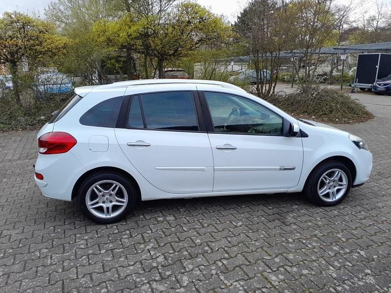 Gebraucht Renault Clio GrandTour 112 PS (82 kW) 2012 Weiß Kombi