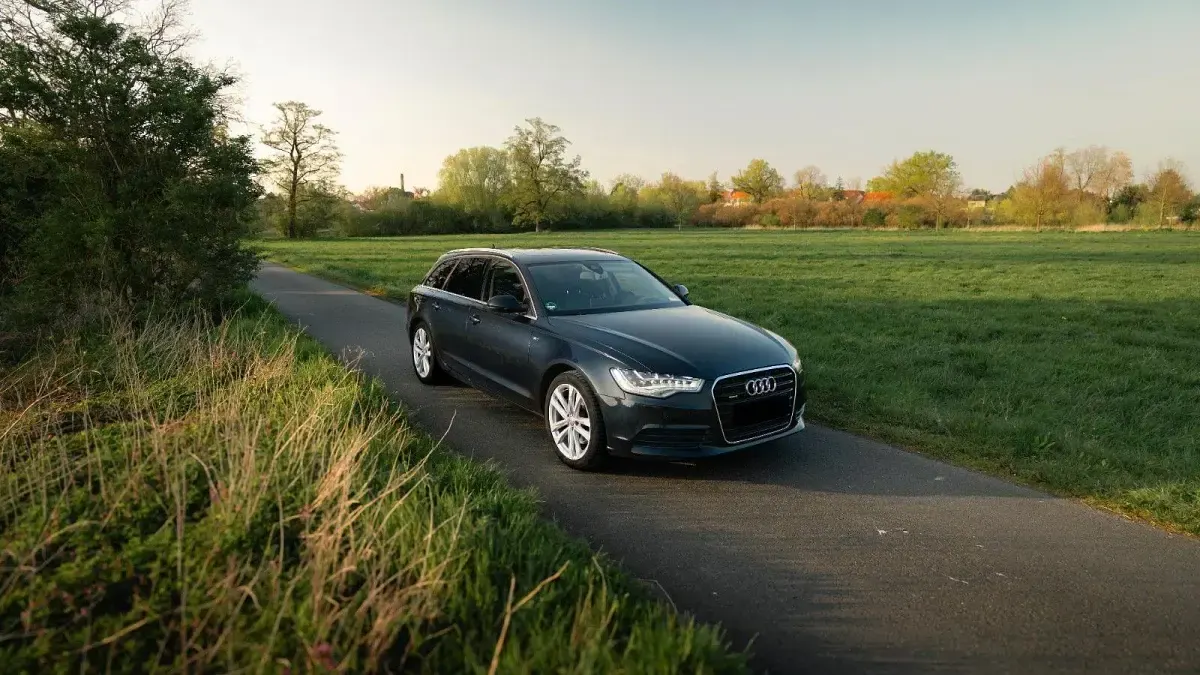 Używany Audi A6 Ambiente 272 KM (200 kW) 2014 Niebieski Kombi