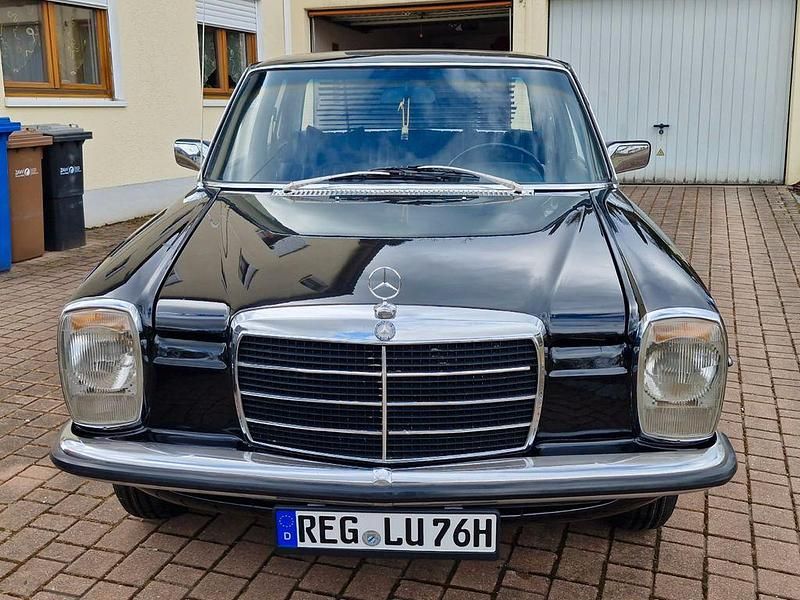 Gebraucht Mercedes 220 63 PS (46 kW) 1976 Schwarz Limousine