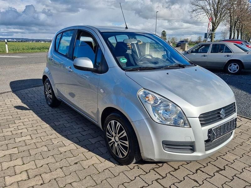 Gebraucht Suzuki Splash 68 PS (50 kW) 2012 Silber Kleinwagen