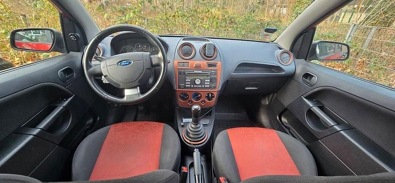 Gebraucht Ford Fiesta Style 69 PS (50 kW) 2008 Rot Kleinwagen