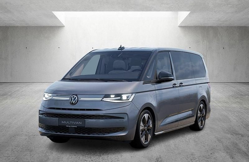 Gebraucht VW Multivan Life 244 PS (179 kW) 2025 Grau Van