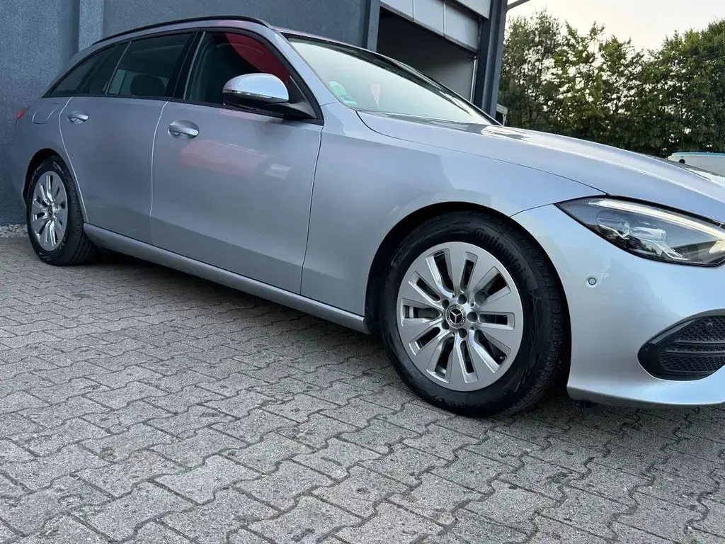 Gebraucht Mercedes C200 163 PS (119 kW) 2023 Silber Limousine