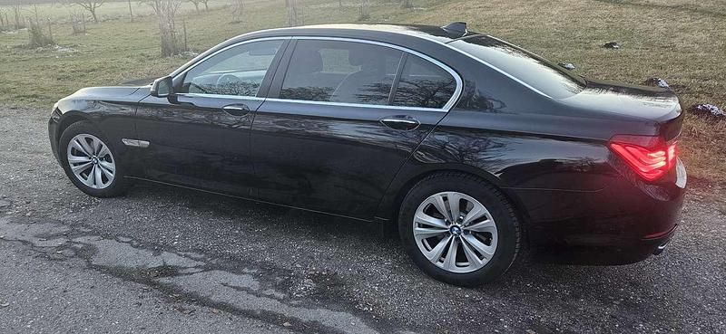 Używany BMW 740L 320 KM (235 kW) 2014 Czarny Sedan/Limuzyna